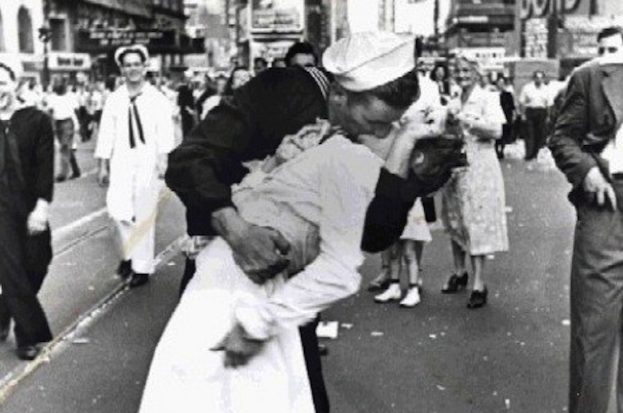 WWII-kiss