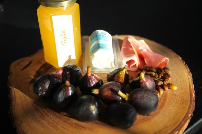 figs with goat cheese and prosciutto