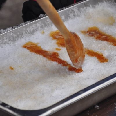 how to make maple taffy on snow