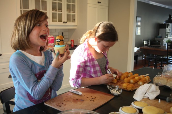 minion cupcakes