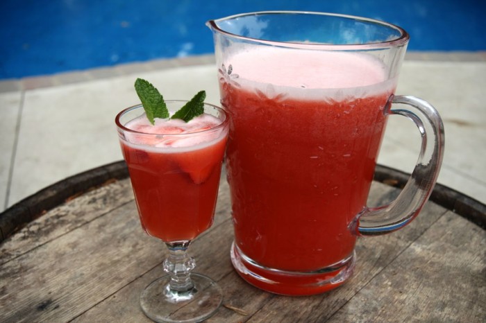 how to make strawberry aqua fresca
