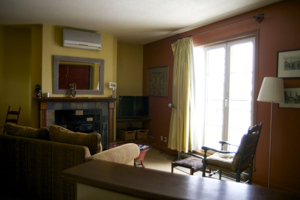 mont tremblant air bnb room inside