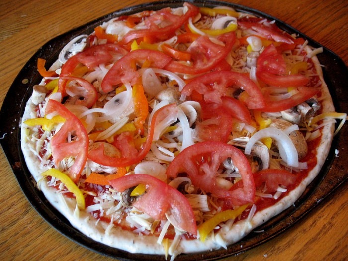 mouthwatering vegetarian pizza, pizza, vegetarian,  homemade, easy recipe, delicious recipe, dinner idea