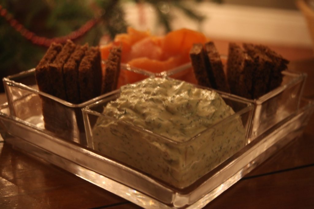 smoked salmon with dill spread