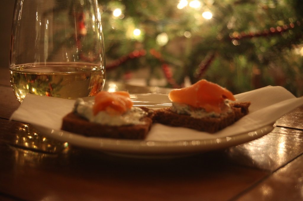 smoked salmon with dill spread