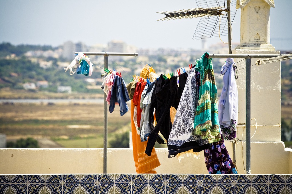 Read on for some tips that shown us how to find zen in the laundry basket, even while doing the world’s most boring task. laundry