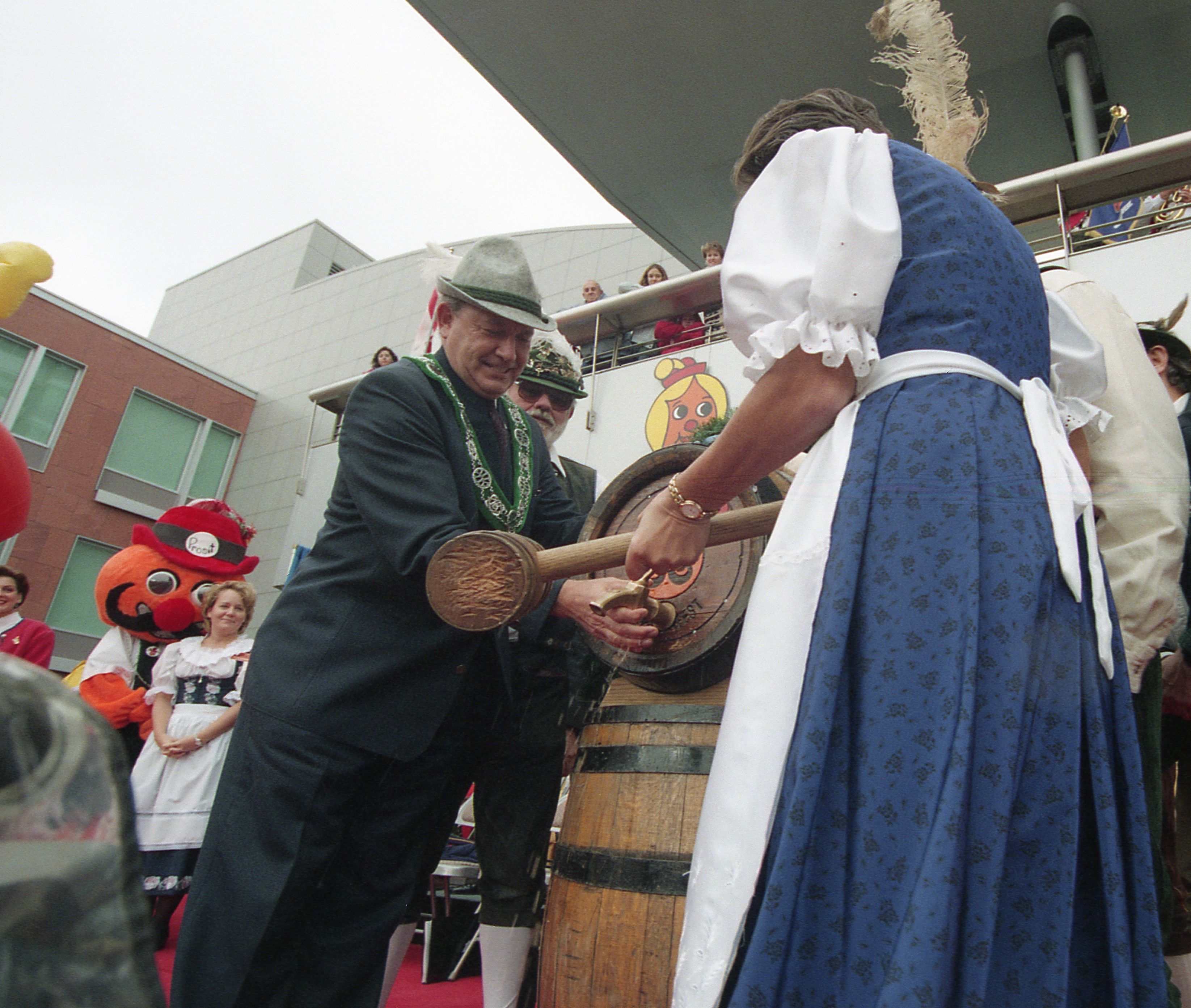 To make it easier to pick and choose how you're going to spend your days off follow along so you don't miss these favourite Ontario fall activities. Kitchener - Oktoberfest - Onkel Hans mascot, Elizabeth Witmer MPP taps keg to open Oktoberfest