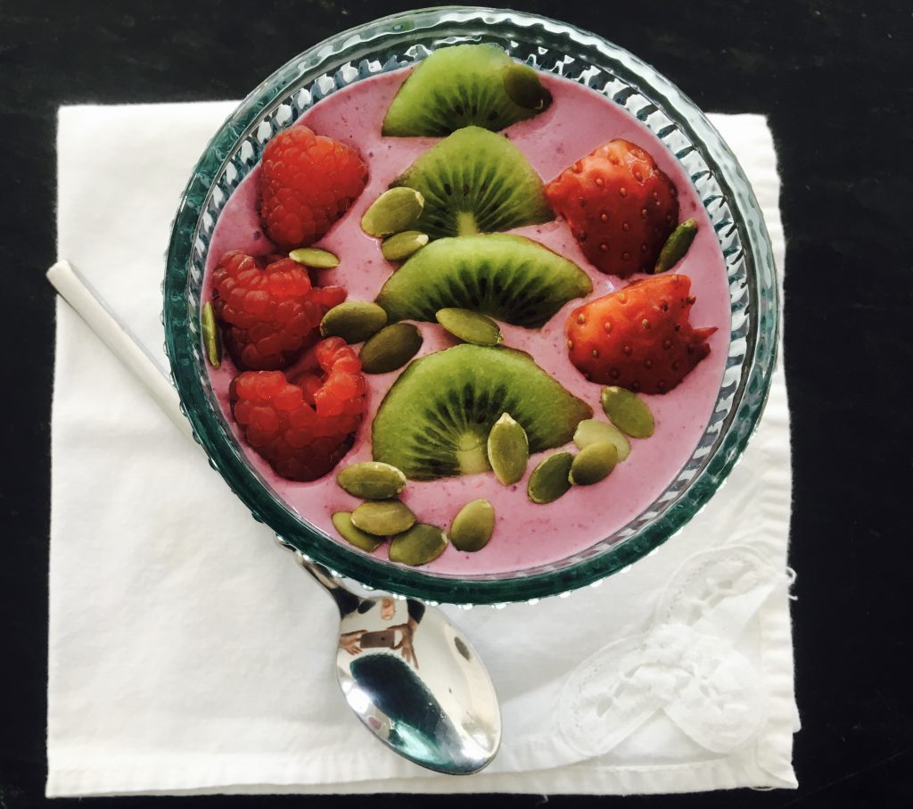 Smoothie Bowl with Kiwi, Strawberry and Raspberry